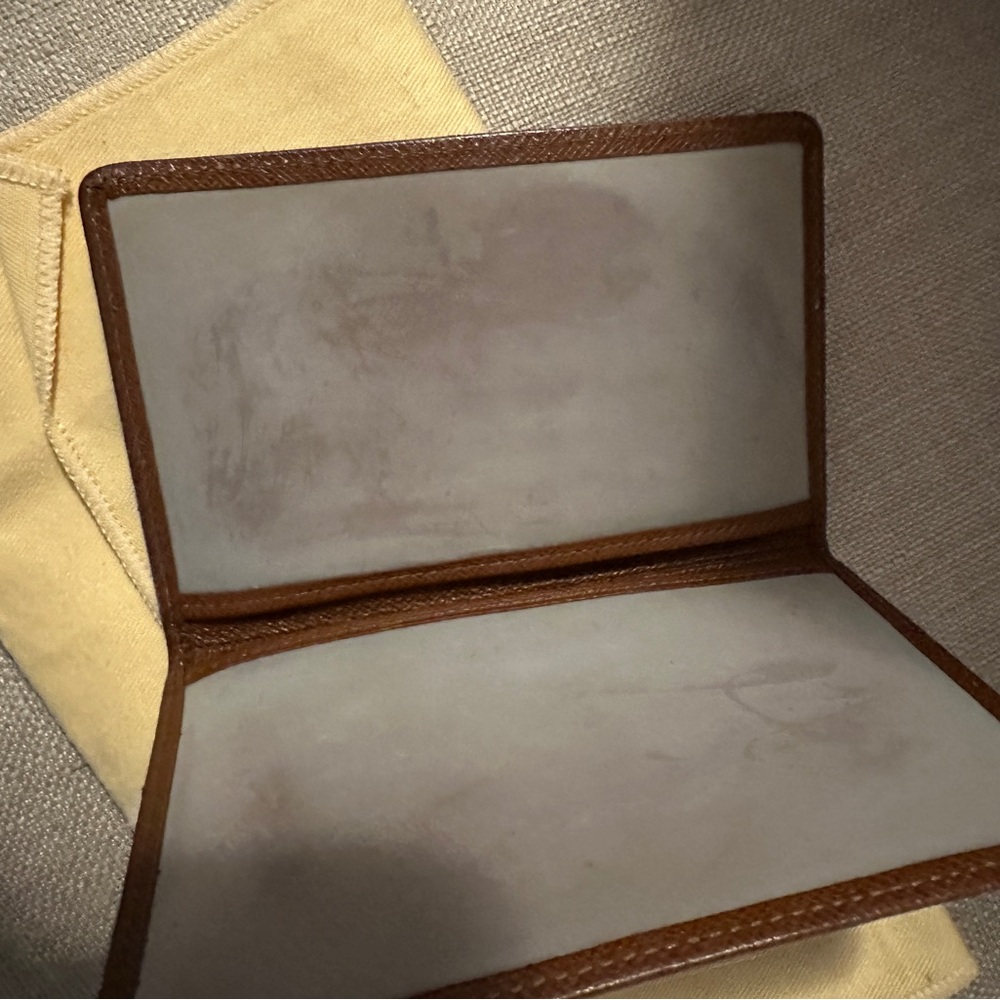 LOUIS VUITTON Porte 2 Cartes
Vertical Brown Taiga Leather Card
Case Holder - Picture 2 of 10